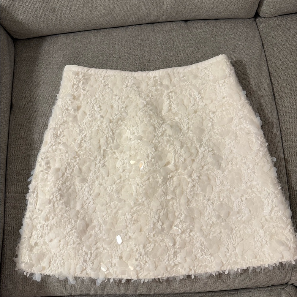 Elegant white Lace Skirt （has a lining)